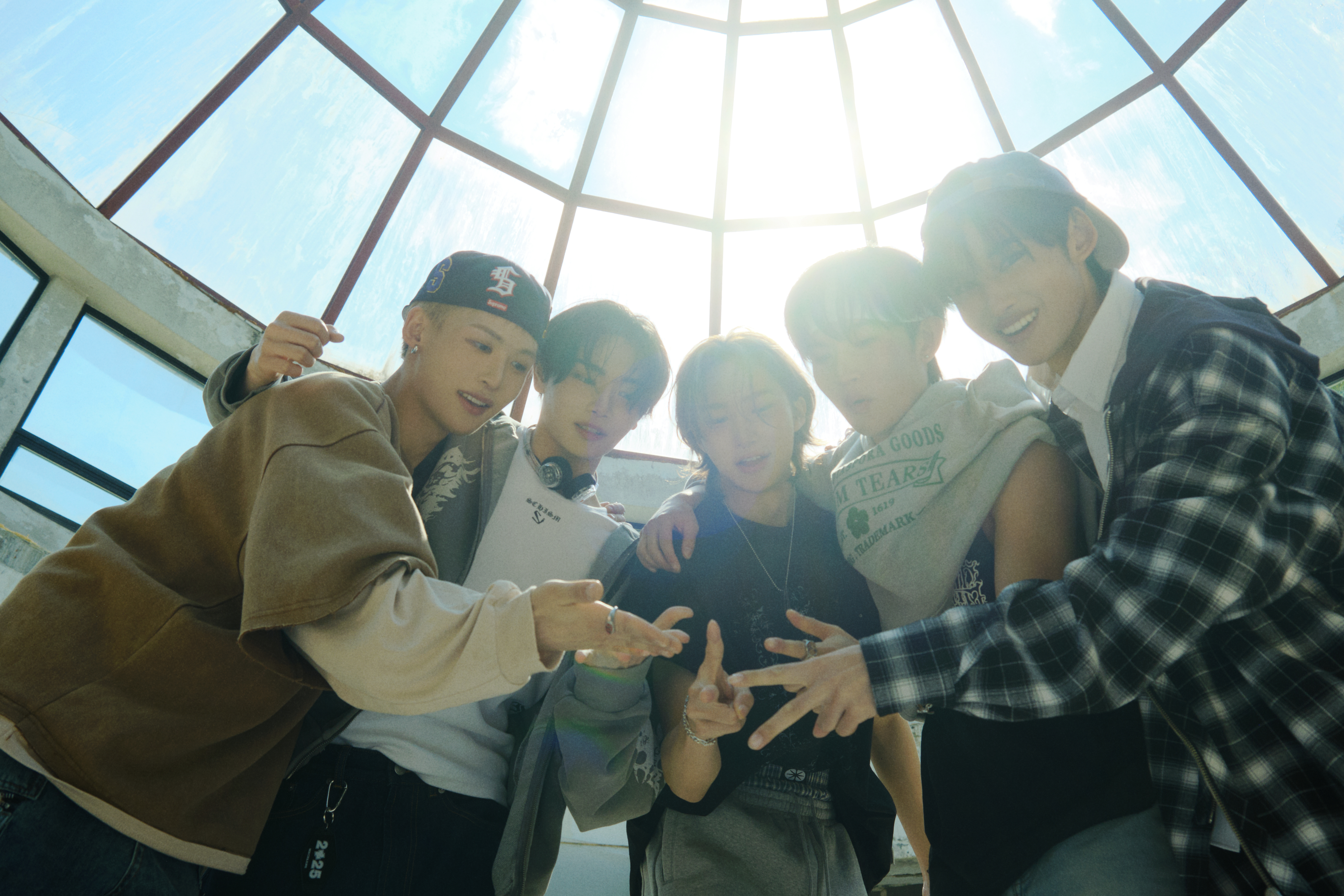 Showcase] Journey Through Time and Space With 1VERSE! – HallyuTones